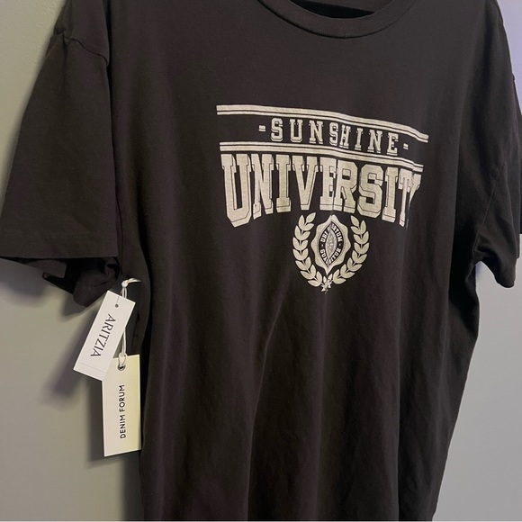 Aritzia Graphic Tee - Picture 2 of 5